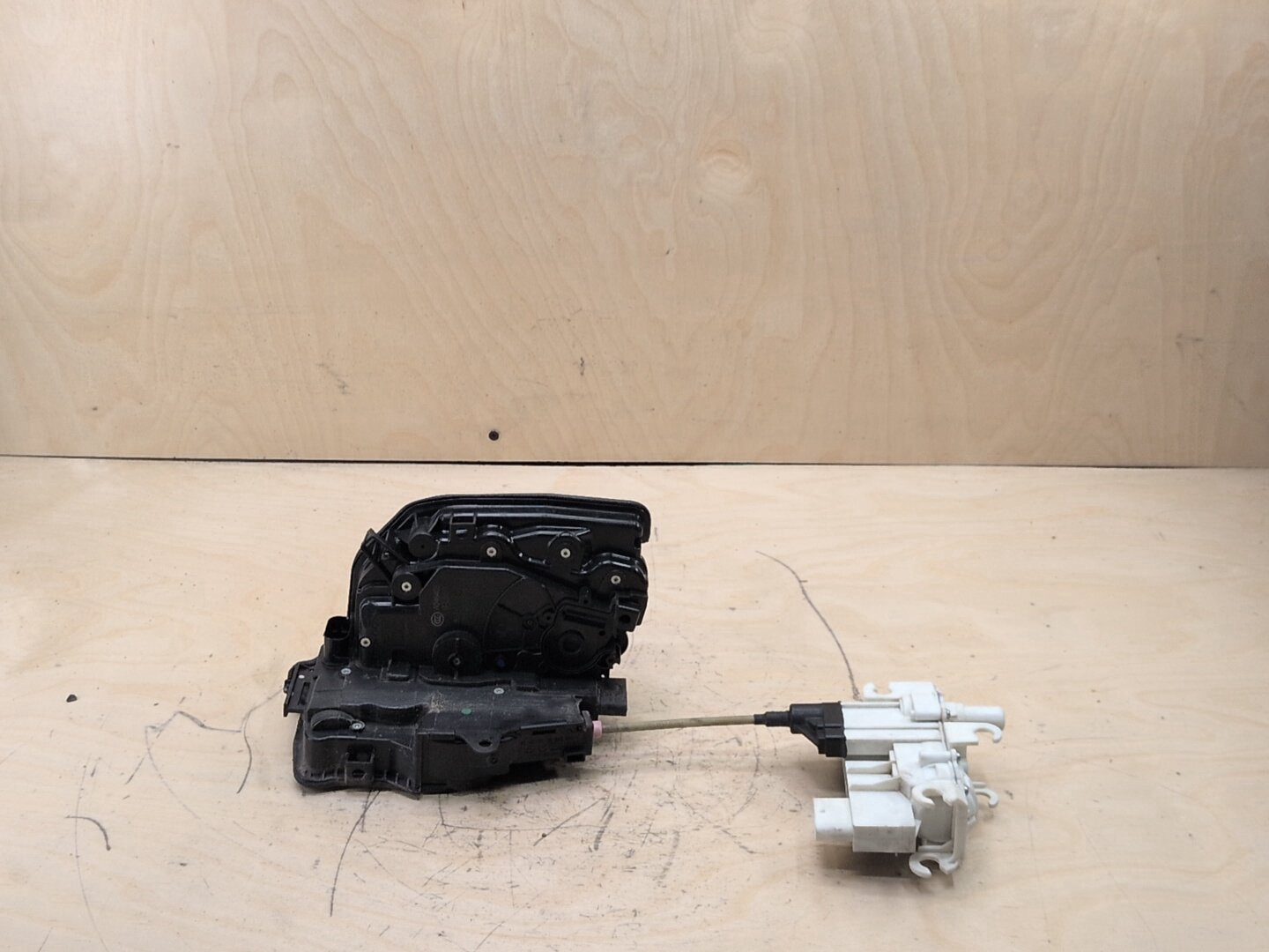 2016-2022 BMW 750i G12 Front Right Passenger Door Latch Lock Actuator w/ Soft Close 2581894