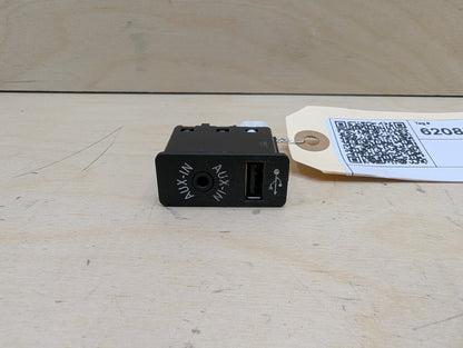 OEM BMW F15 F16 F25 F26 F85 X1 X3 X5 AUX Auxiliary Audio USB Input Charging Port