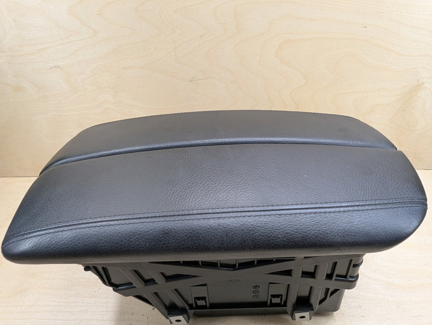 2015-2019 BMW X6 F16 Center Console Armrest Arm Rest 9251992