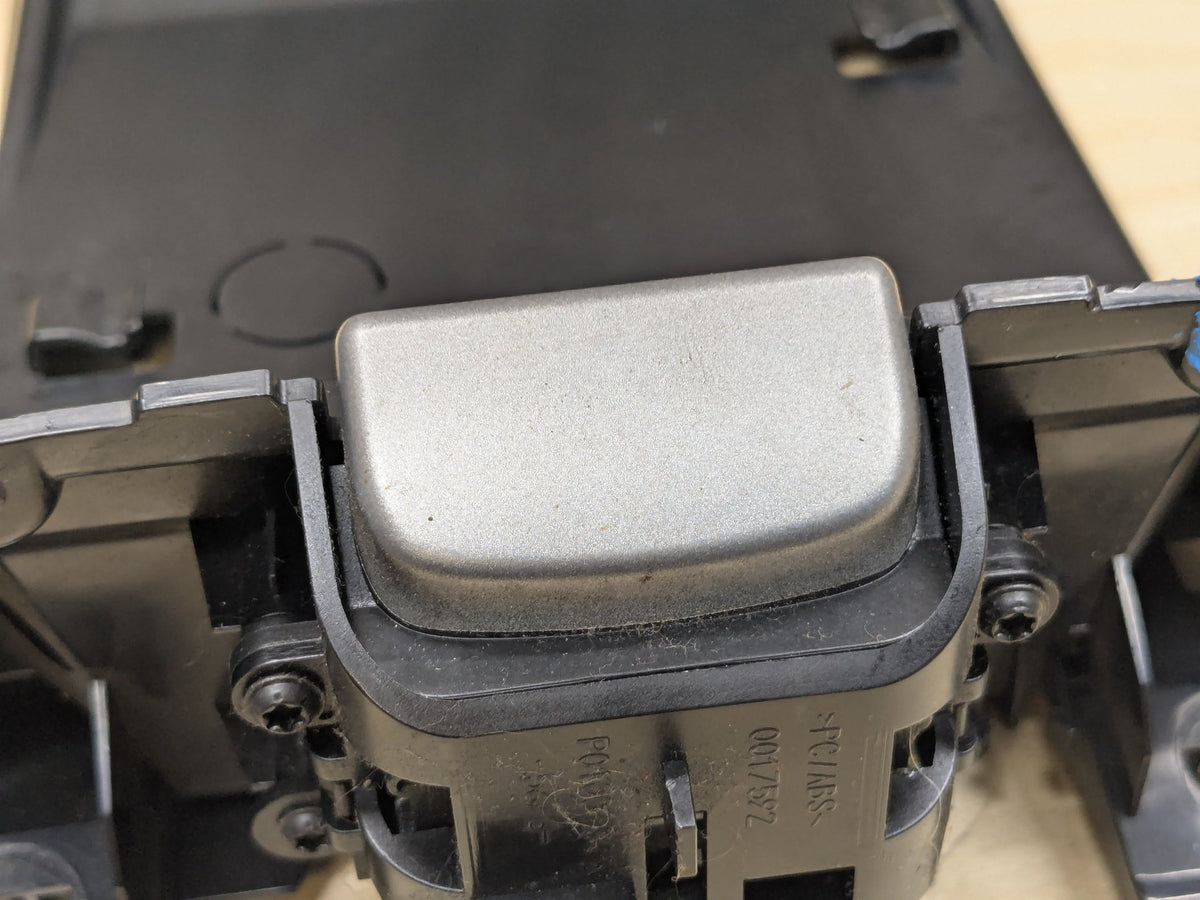 2009-2011 Mercedes-Benz SLK-Class R171 Center Console Armrest A1716800014 OEM