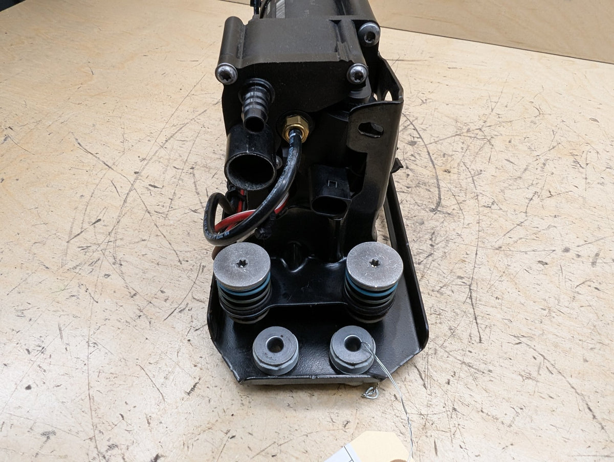 2010-2017 BMW 535i GT xDrive F07 Air Suspension Compressor Pump 6875176 OEM