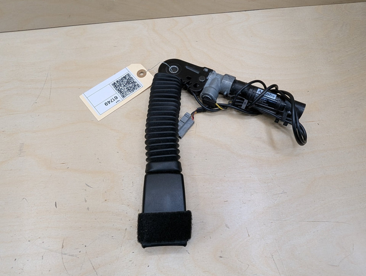 2007-2013 BMW 335i E93 Front Right Passenger Seatbelt Seat Belt Buckle 9117668 OEM