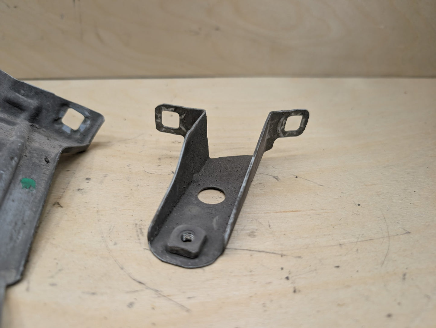 12-20 OEM BMW F30 F32 F33 F36 Front Left Driver Fender Wing Holder Bracket SET