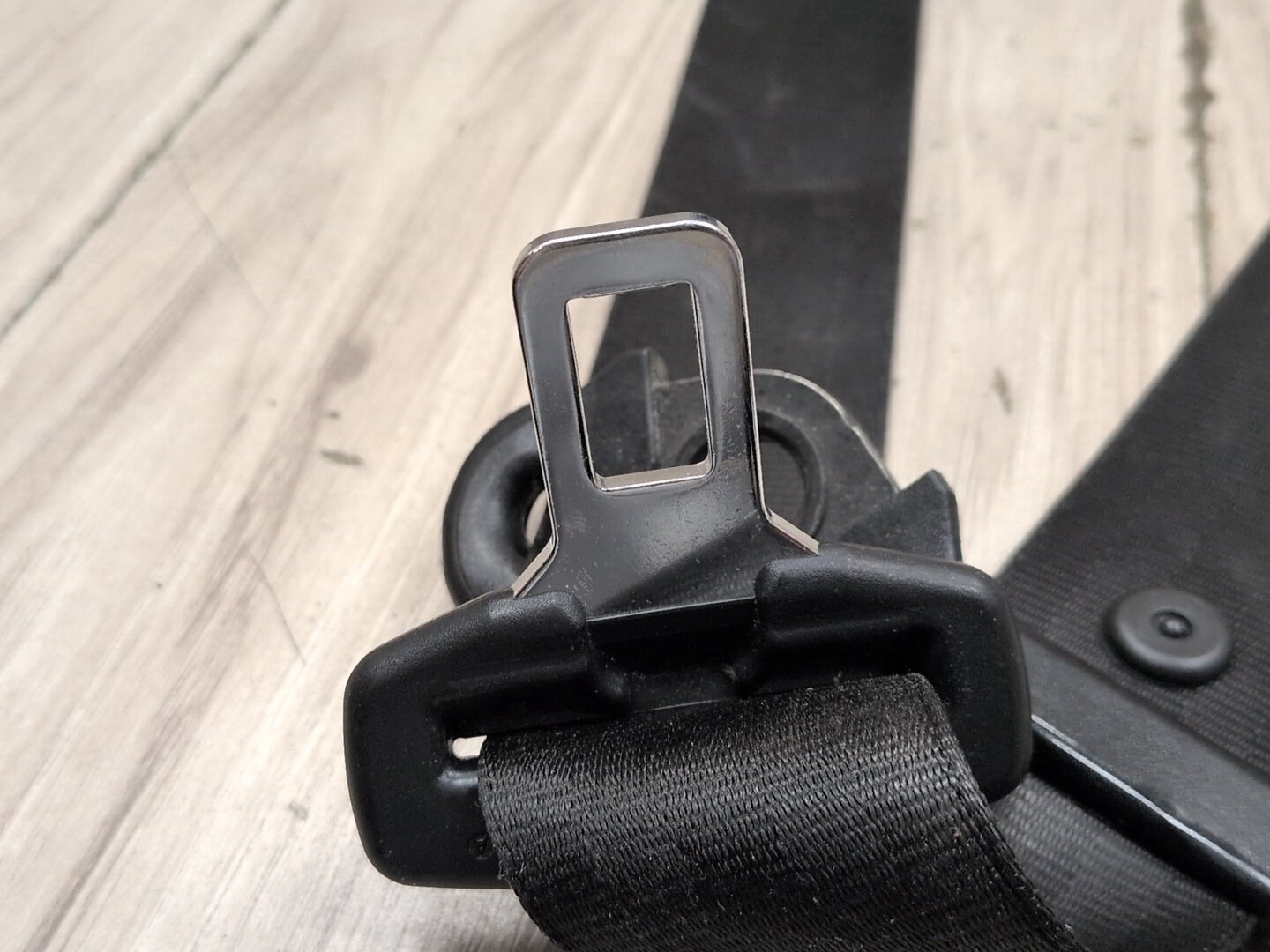 2008 - 2017 Audi S5 8T Front Left Driver Seatbelt Seat Belt Retractor 8T0857705