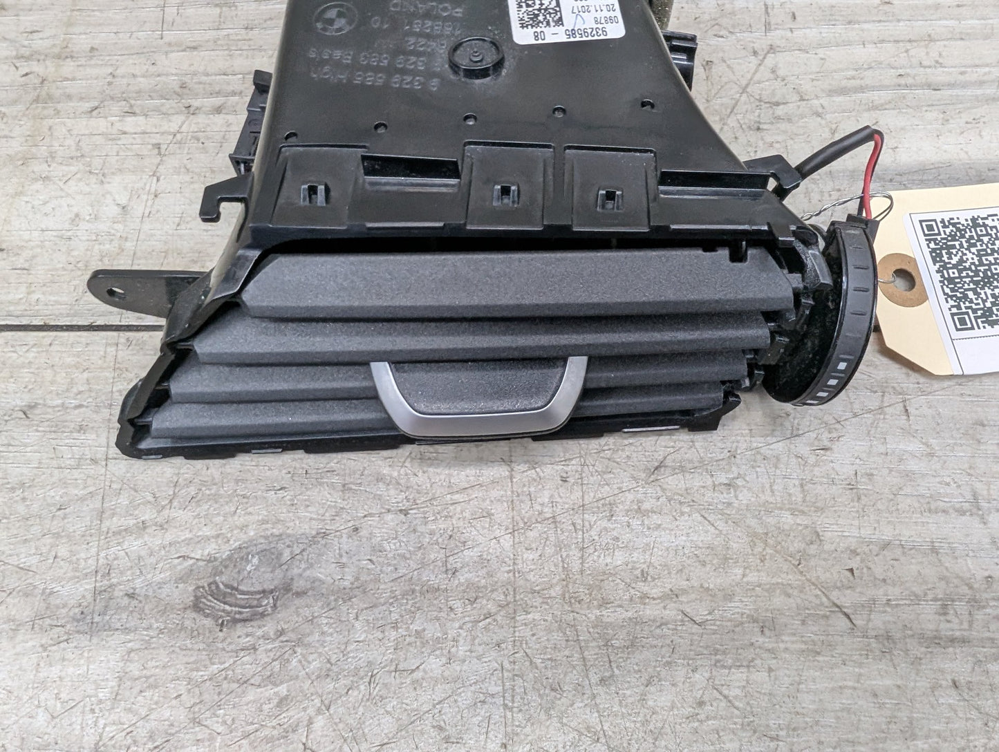 OEM BMW F90 G30 G32 530 540 M550 M5 Right Passenger Side AC Air Vent Dash Grille