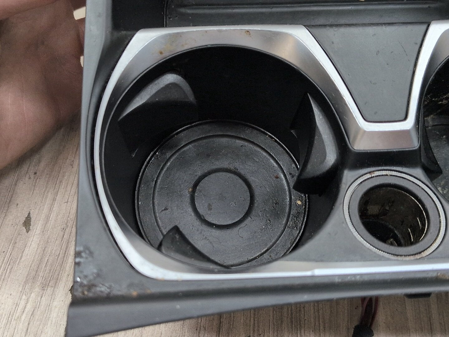 16-19 OEM BMW G11 G12 740 750 M760 Center Console Cup Holder USB Charging Port