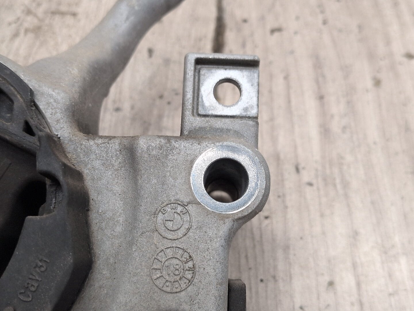 2018-2024 BMW X3 G01 Transmission Mount Bracket 6861567