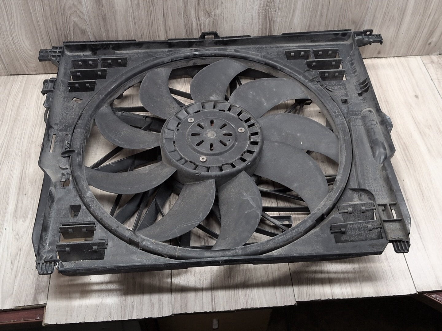 2013 BMW 750i F01 Radiator Fan Shroud Housing w/ Motor 7575564 N63B44O1