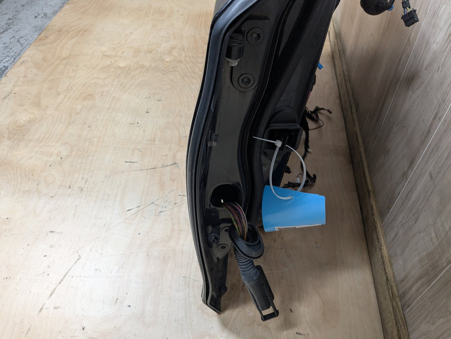 16-22 OEM BMW G11 G12 740 750 M760 Front Right Passenger Door Shell Panel Black 475