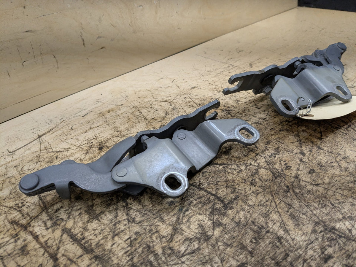 2008-2013 BMW 135i E88 Hood Bonnet Hinges SET 7060559 OEM