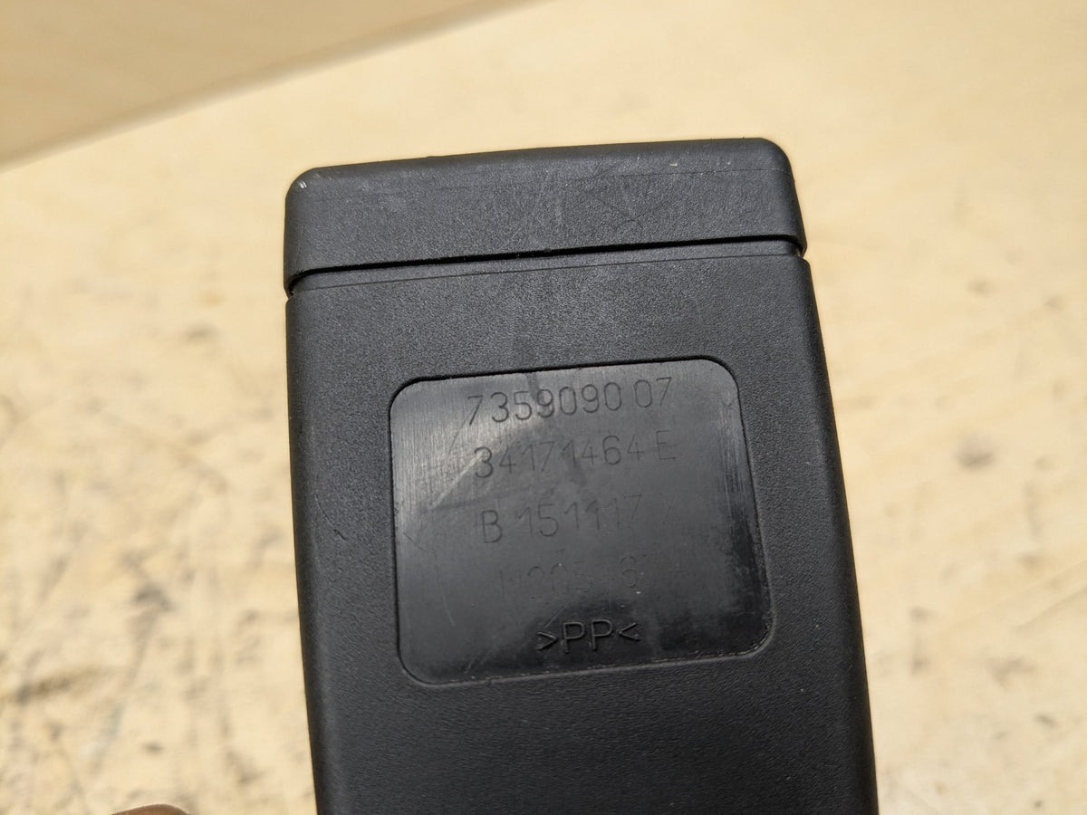 OEM BMW F90 G11 G12 G30 530 540 M550 750 M5 Front Left or Right Seatbelt Buckle