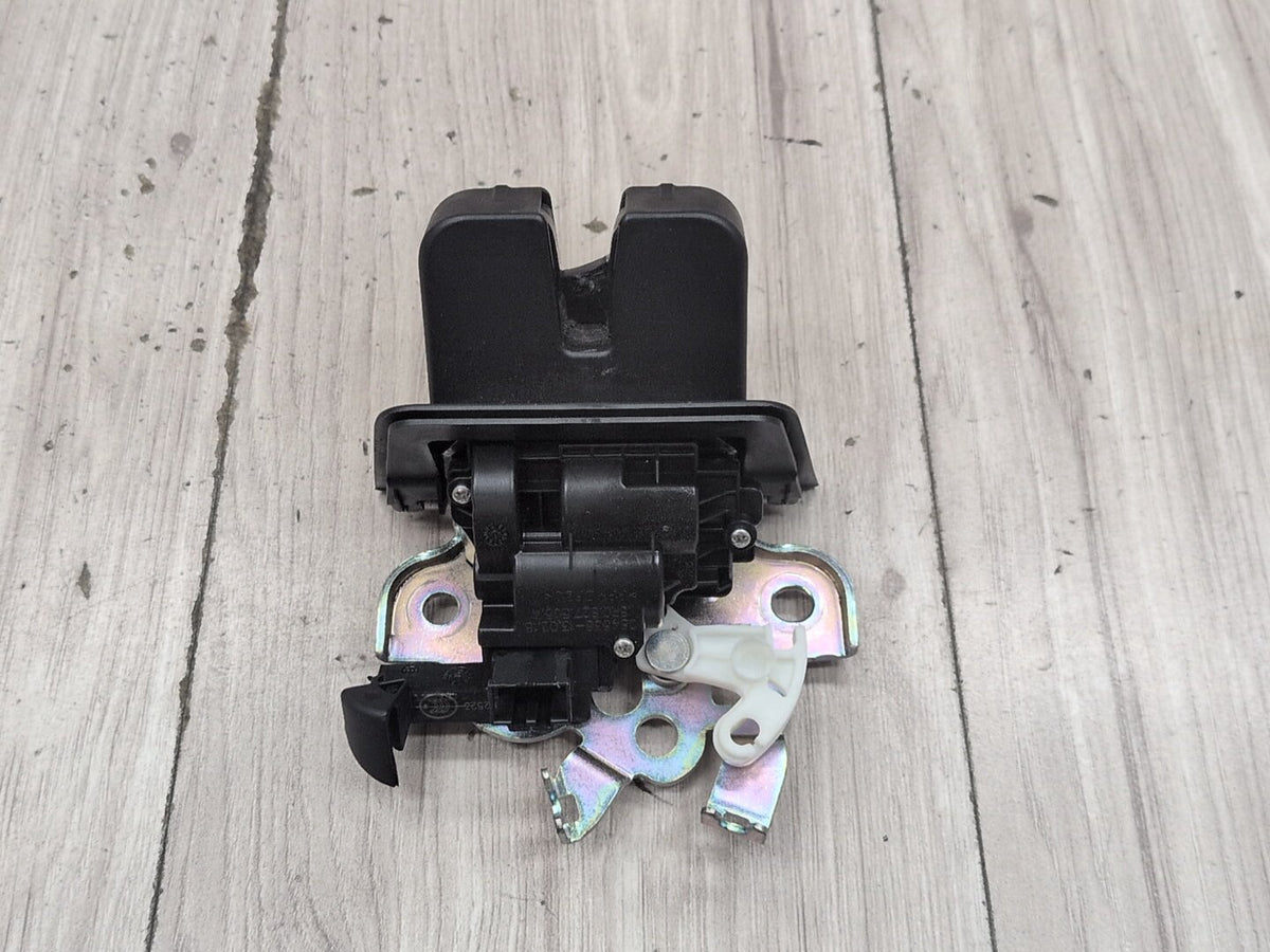 2015-2018 Audi Q3 8U Liftgate Trunk Lid Liftgate Lock Latch Actuator 8R0827505A