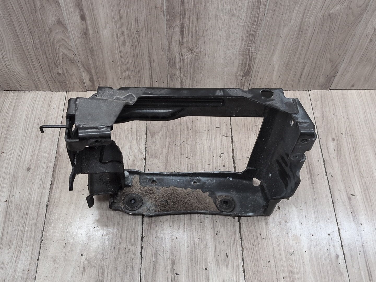 OEM BMW G20 G22 G23 G26 Front Right Passenger Radiator Reinforcement Bracket