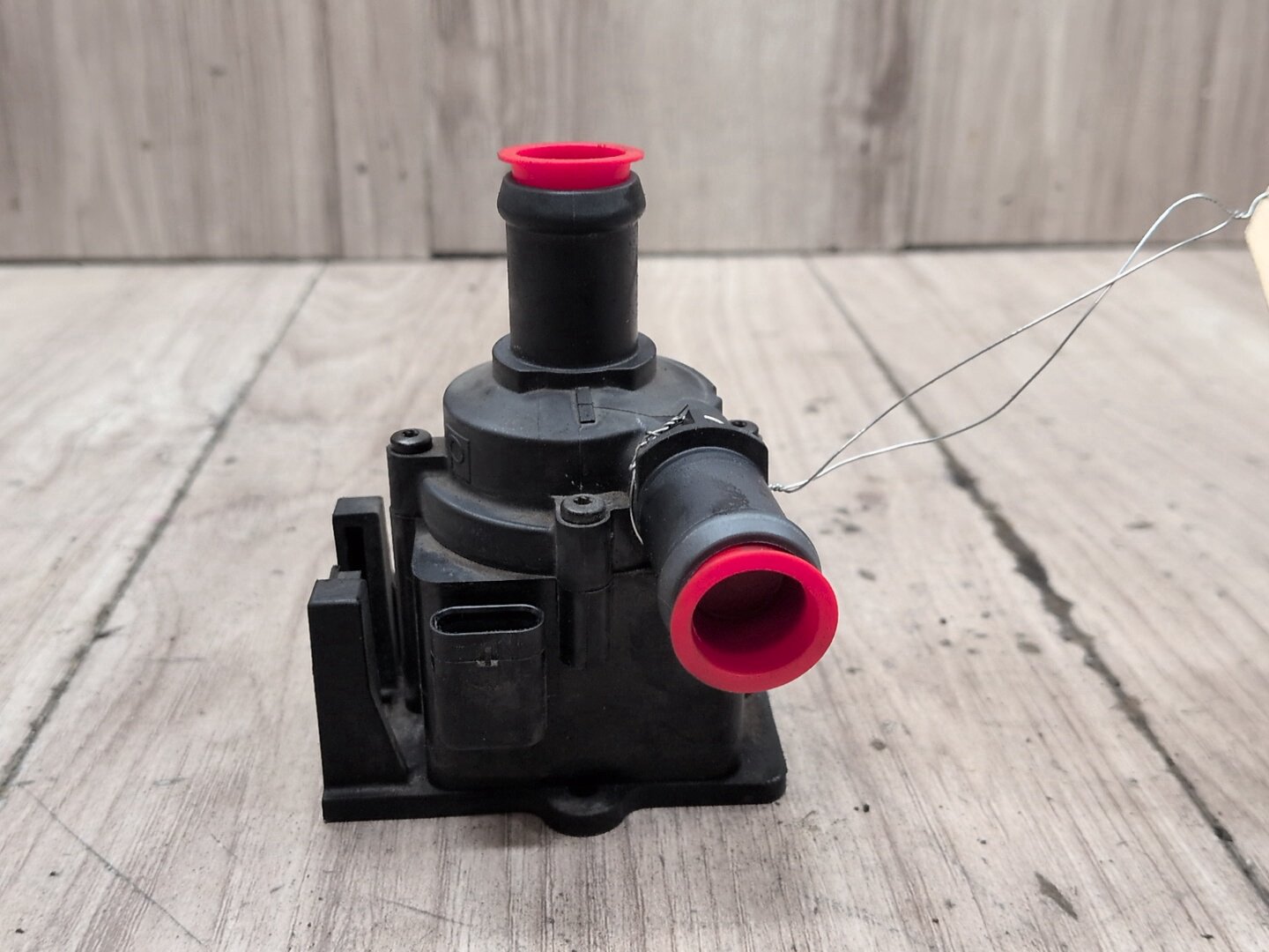 2008 - 2017 Audi S5 8T Engine Motor Cooling Auxiliary Water Pump 8K0819147A