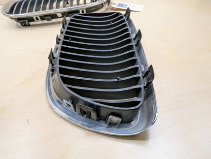 2007-2013 BMW 328i E93 Front Left Right Upper Bumper Cover Kidney Grilles SET 7157277