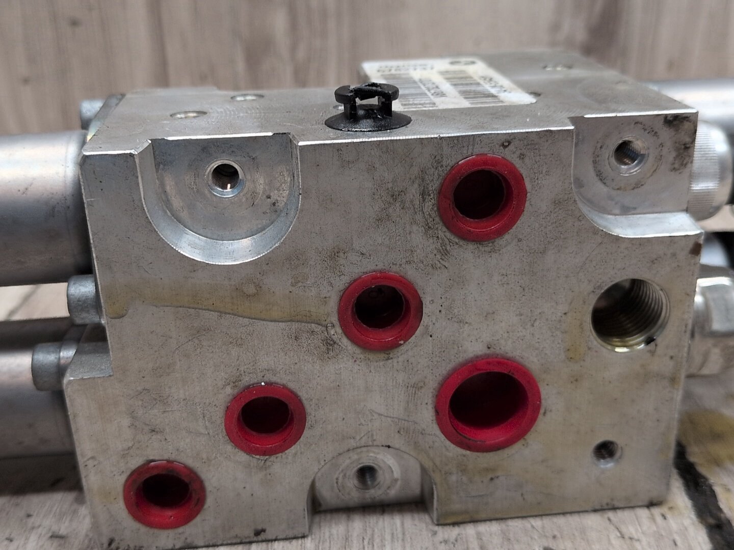 BMW X5 (E70) DYNAMIC DRIVE SUSPENSION HYDRAULIC VALVE BLOCK 37206782737