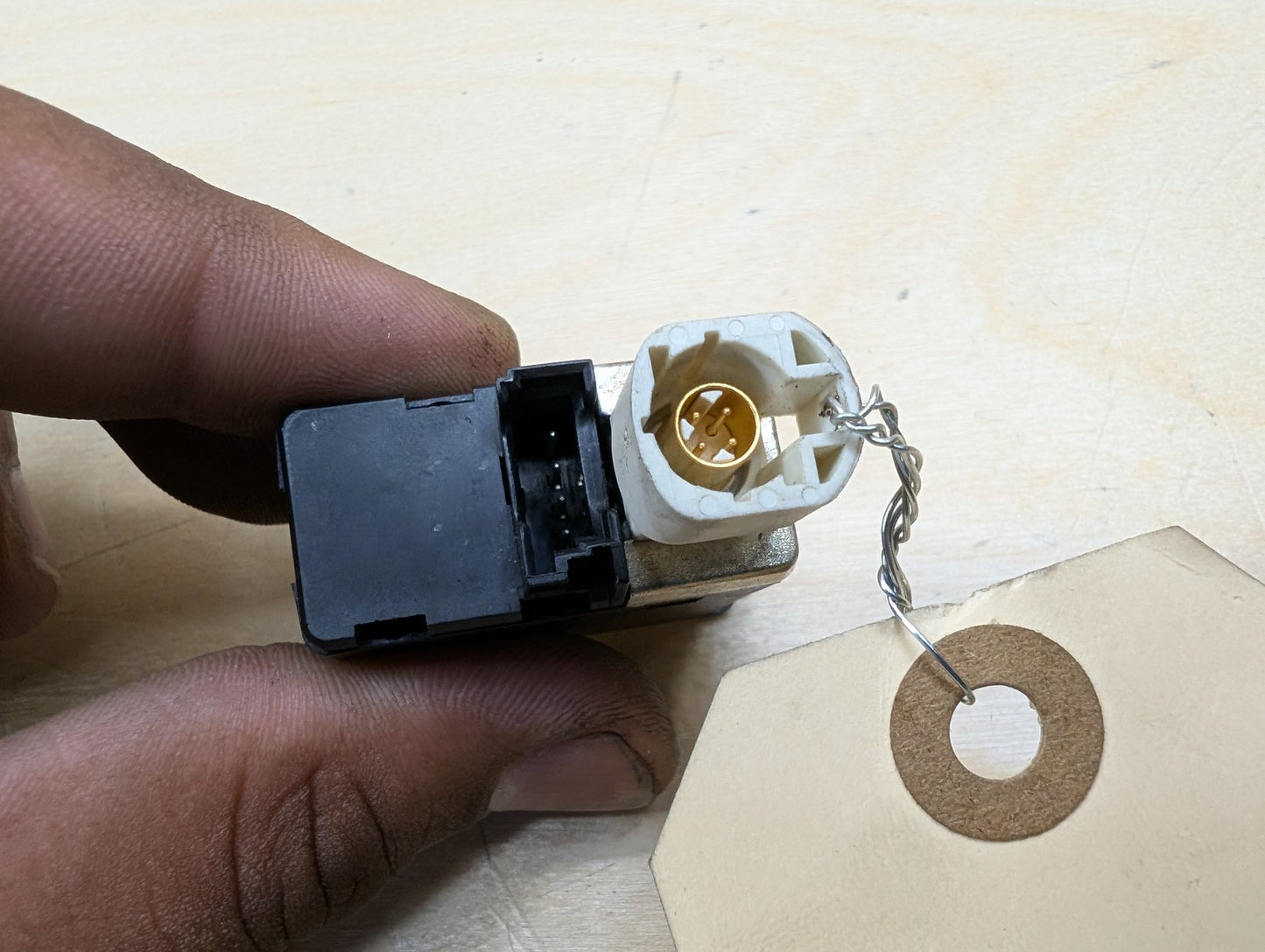 OEM BMW E60 E70 E82 E90 E92 F02 F10 F25 AUX Port USB Plug Input Jack Connector