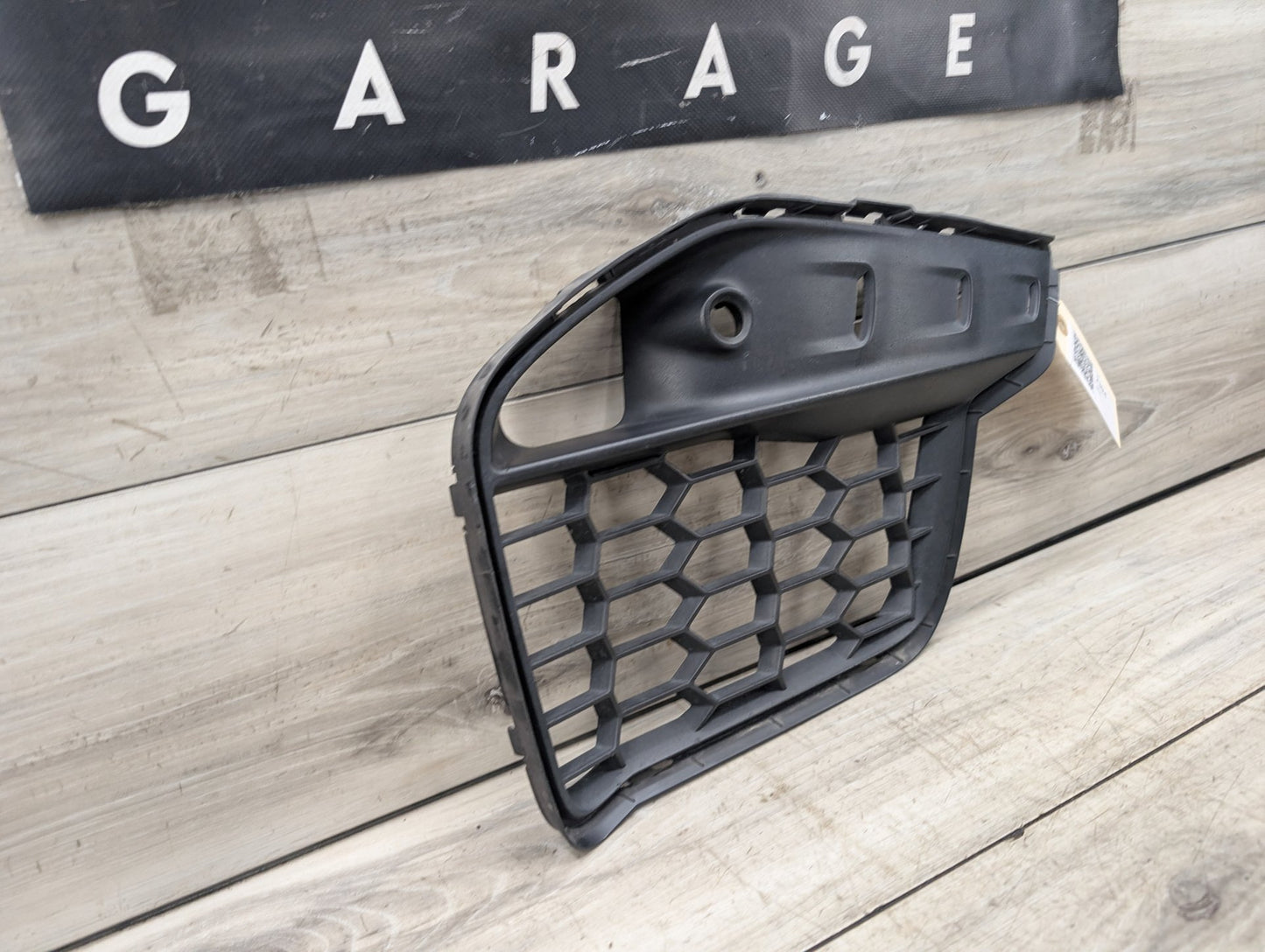 2015-2019 BMW X6 F86 Front Right Passenger Bumper Cover Grille 8056262