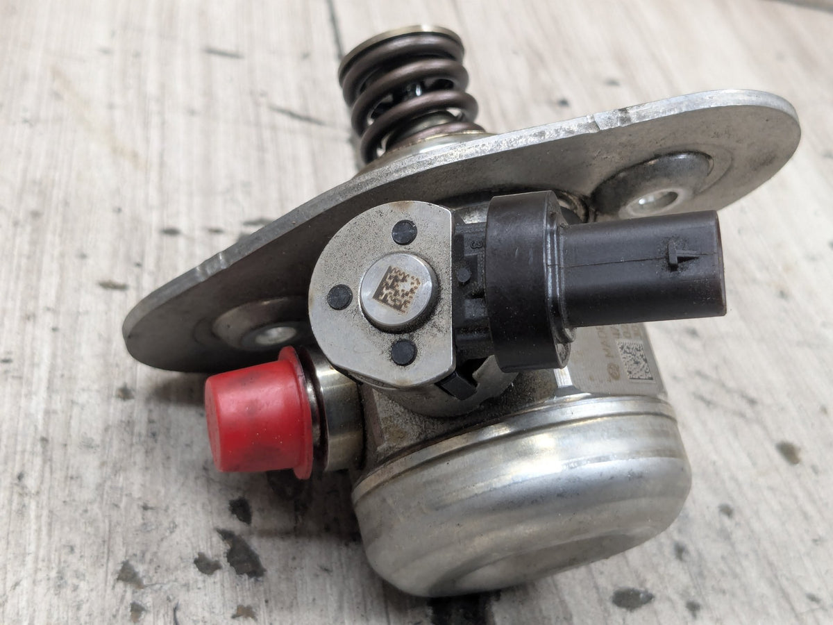 16-20 OEM BMW G11 G12 750 G30 M550 Engine N63R HPFP High Pressure Fuel Pump 5-8