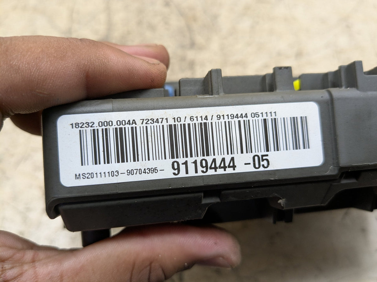 2007-2013 BMW 328i E92 Front Power Distribution Fuse Box 9119444 OEM