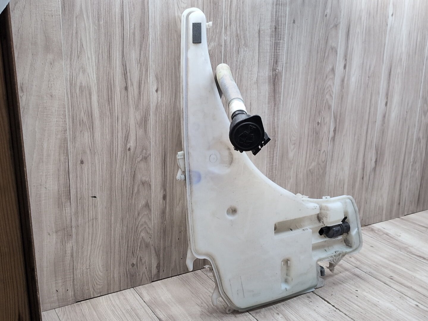 2011 BMW 328i E90 Windshield Reservoir Tank Assembly 7238669