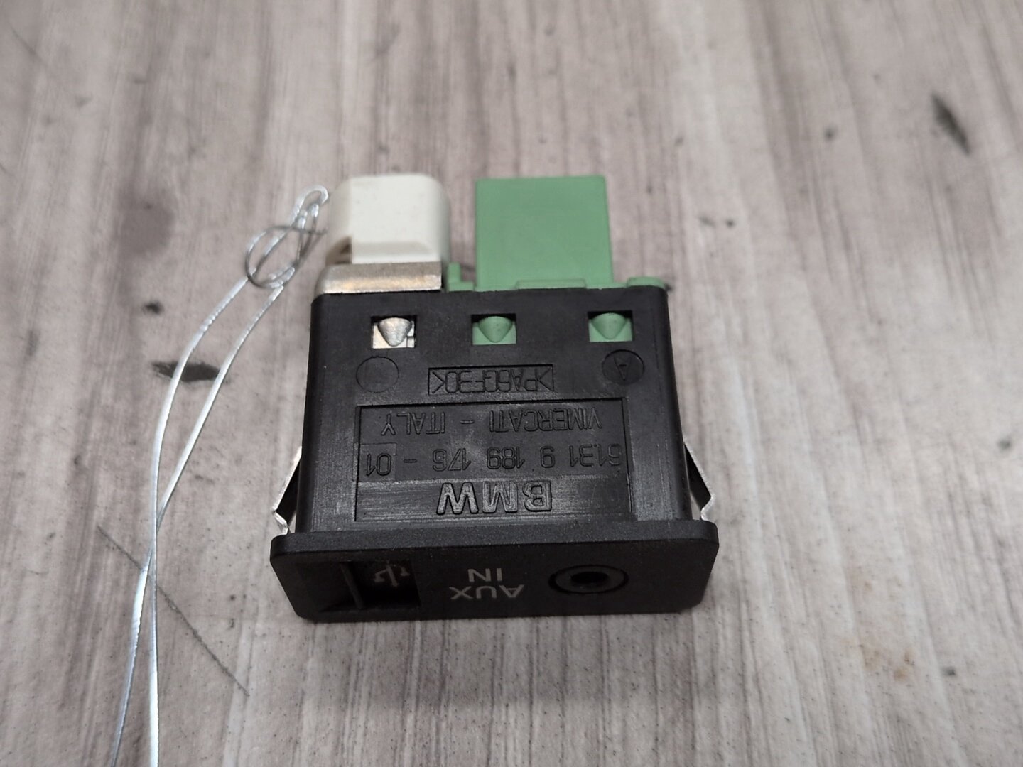2007-2013 BMW X5 E70 AUX/ USB Charger Port Socket 9189176