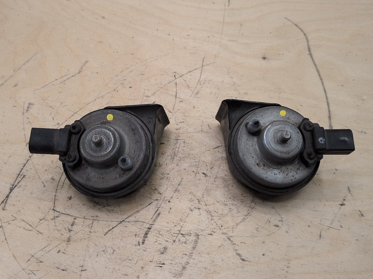 2016-2022 BMW 750i G12 Alarm Horns SET 7342946