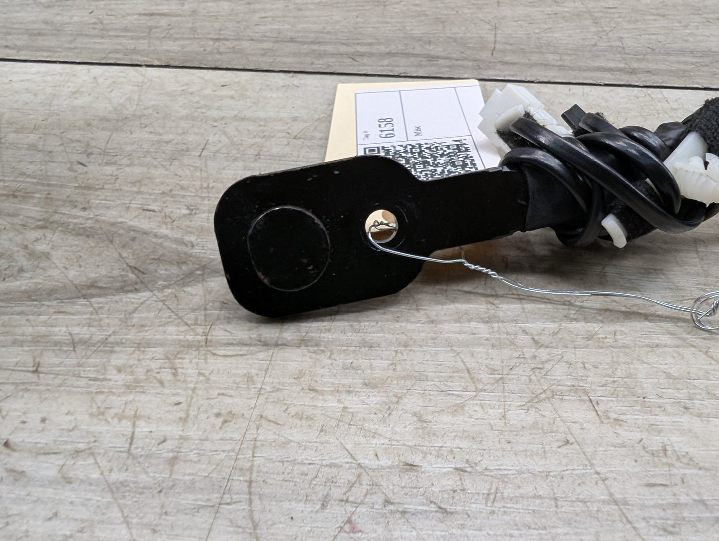 OEM BMW F90 G11 G12 G30 530 540 M550 750 M5 Front Left or Right Seatbelt Buckle