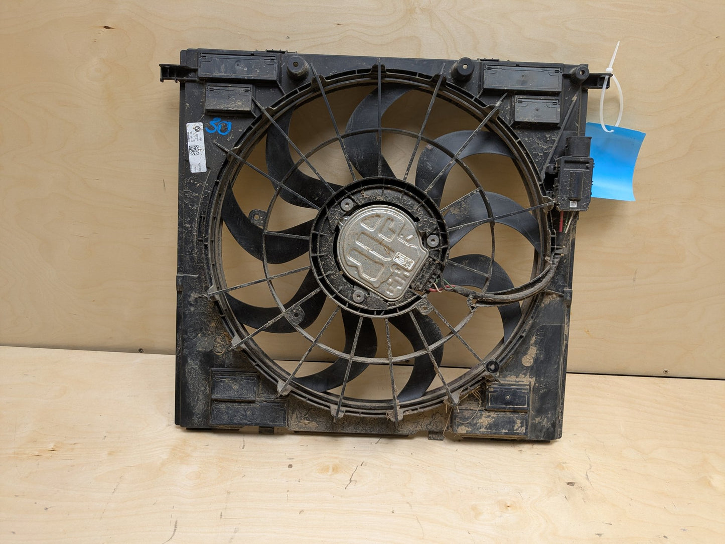 2018 - 2024 BMW X3 G01 Radiator Fan Shroud Housing w/ Motor 8487636 B46B20O1