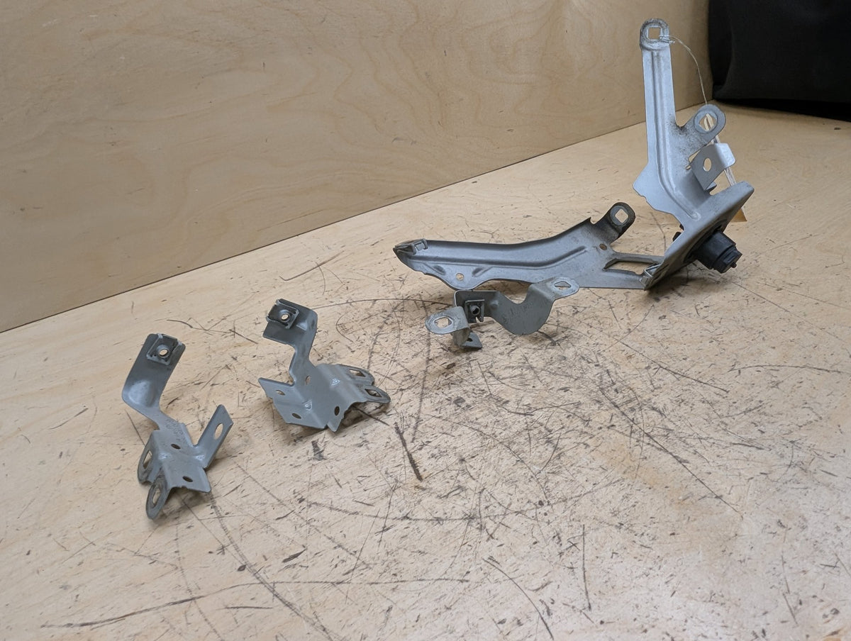 2010-2017 BMW 535i GT xDrive F07 Front Left Driver Fender Brackets SET 7193421 OEM