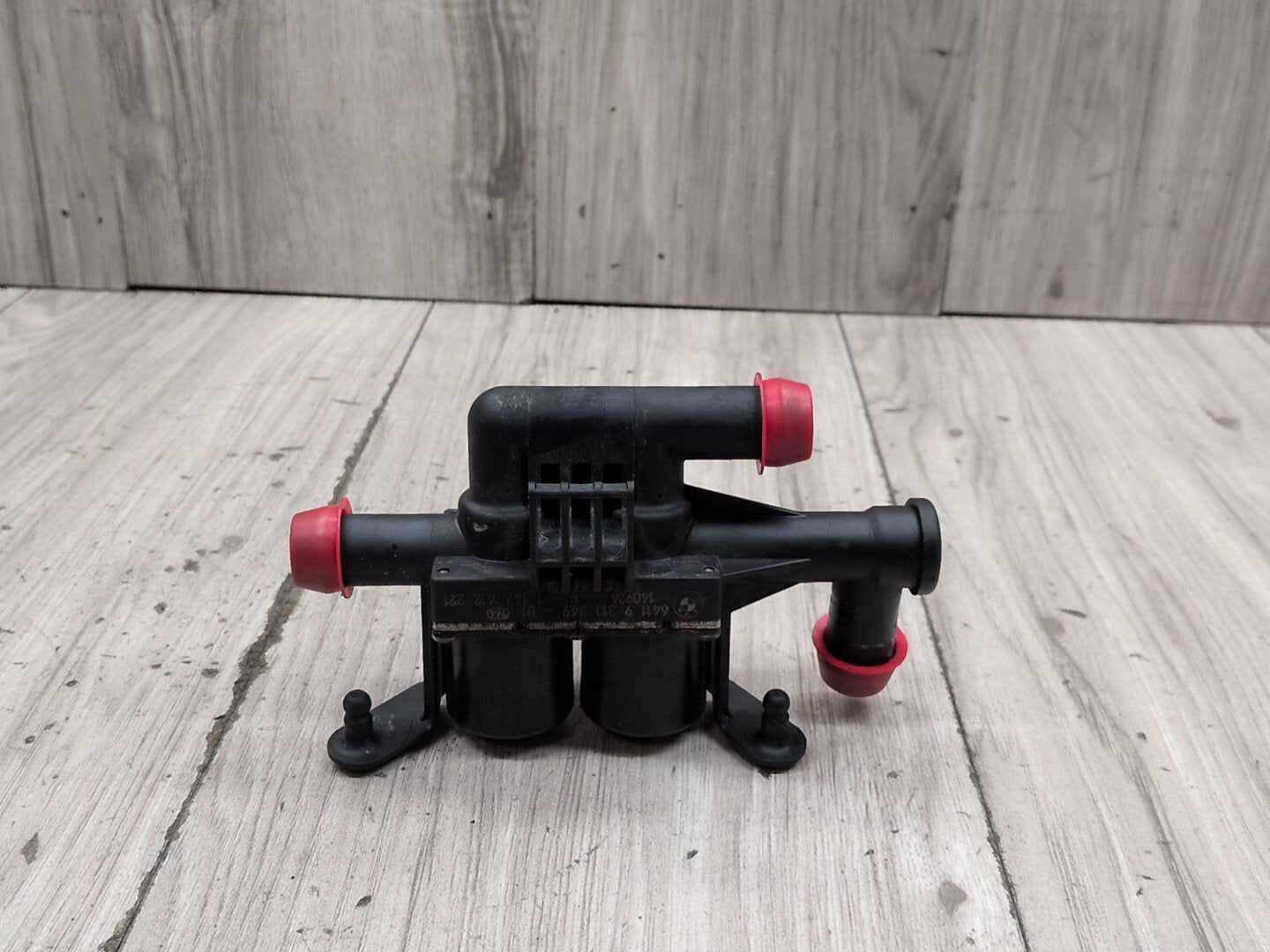 2012-2018 BMW M6 F06 Engine Water Heater Control Valve Pump 9310349