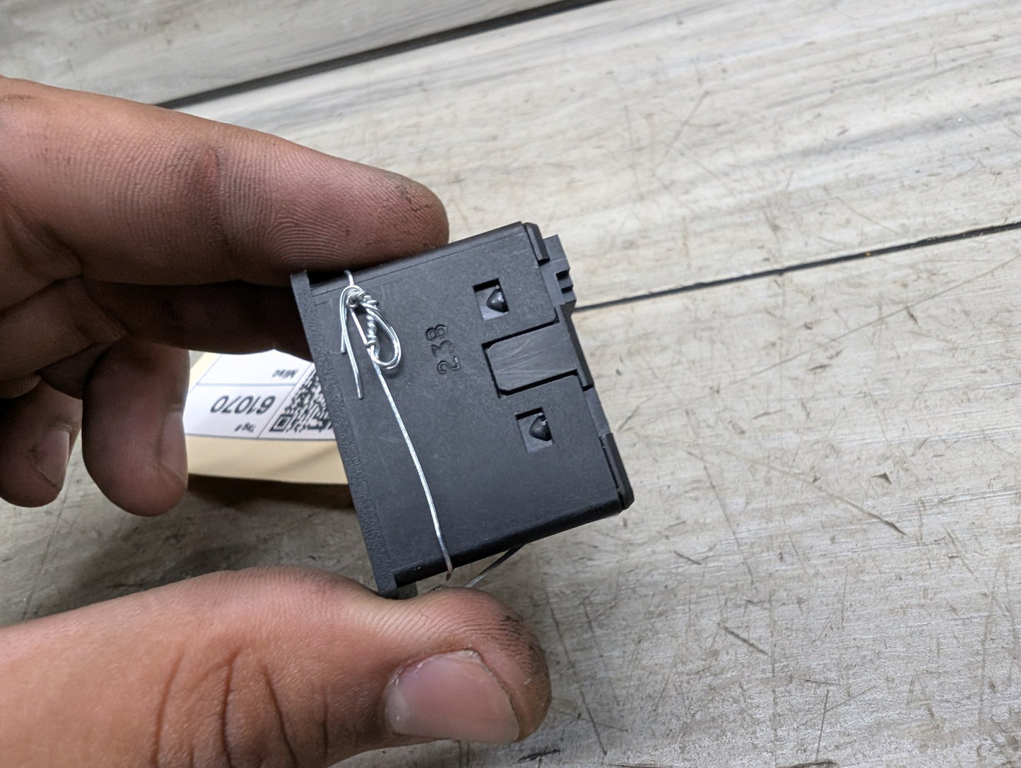 2007-2013 BMW 328i E93 AUX/ USB Charger Port Socket 6930561