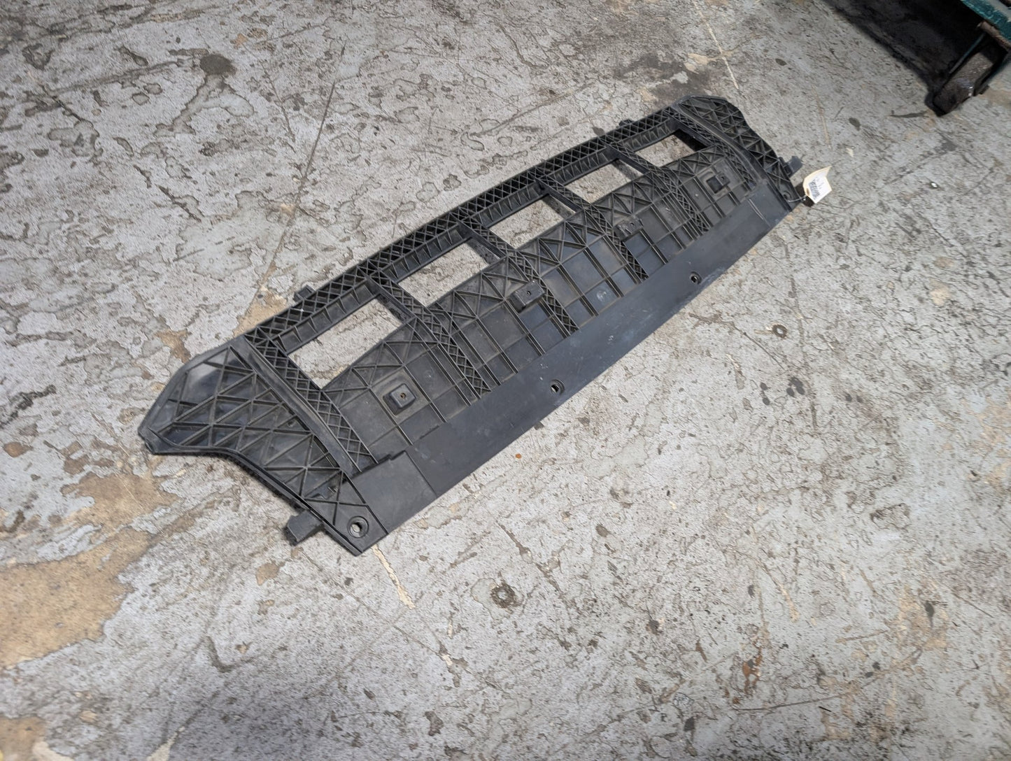 2009 - 2017 Audi Q5 8R Front Middle Center Bumper Cover Grille 8R0807233C EA888