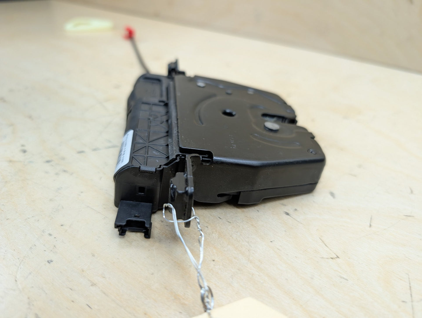 2012-2018 BMW 328i F30 Liftgate Trunk Lid Liftgate Lock Latch Actuator 7224692