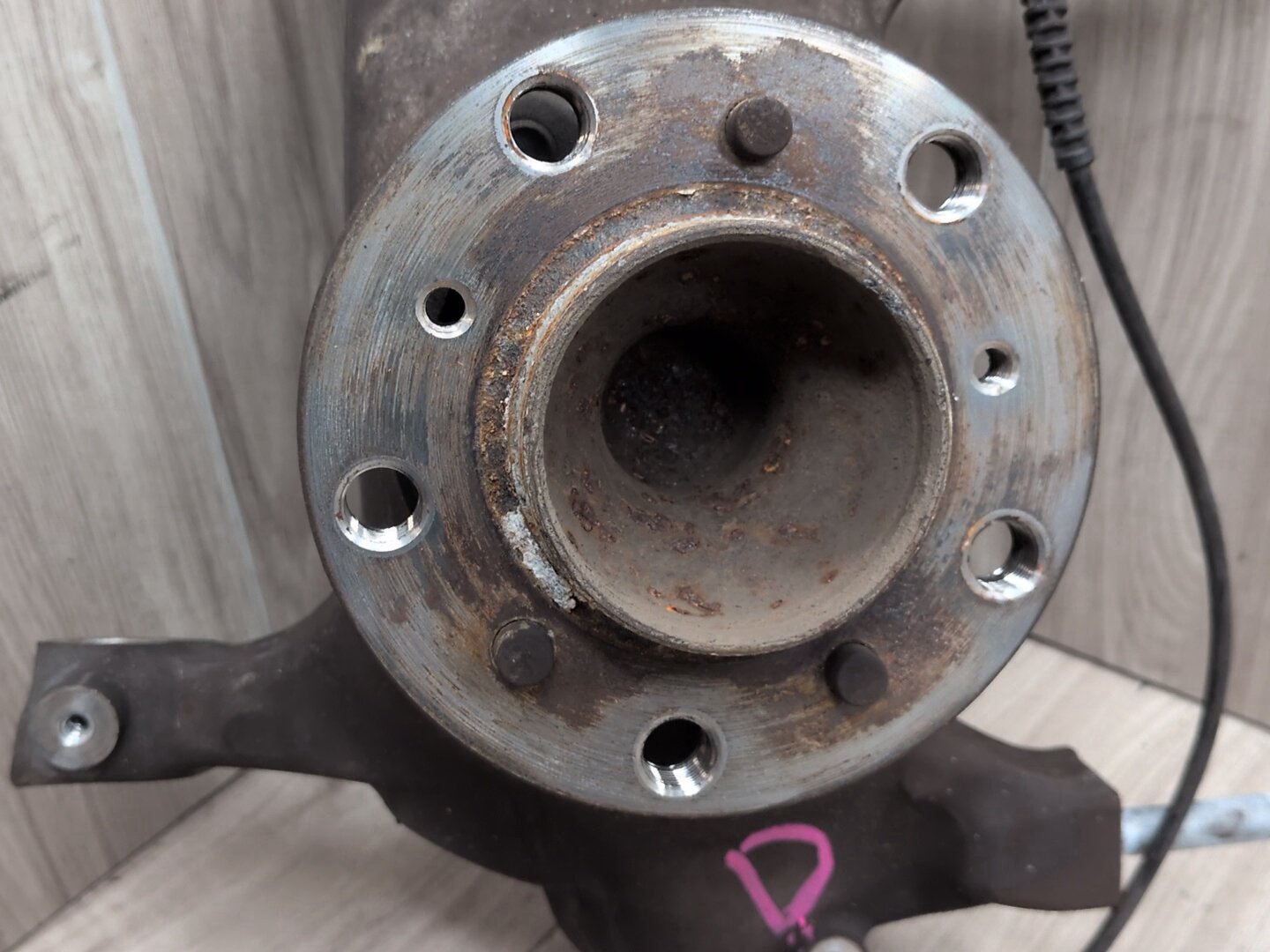 2012-2018 BMW M6 F06 Front Left Driver Spindle Knuckle w/ Bearing 2284053
