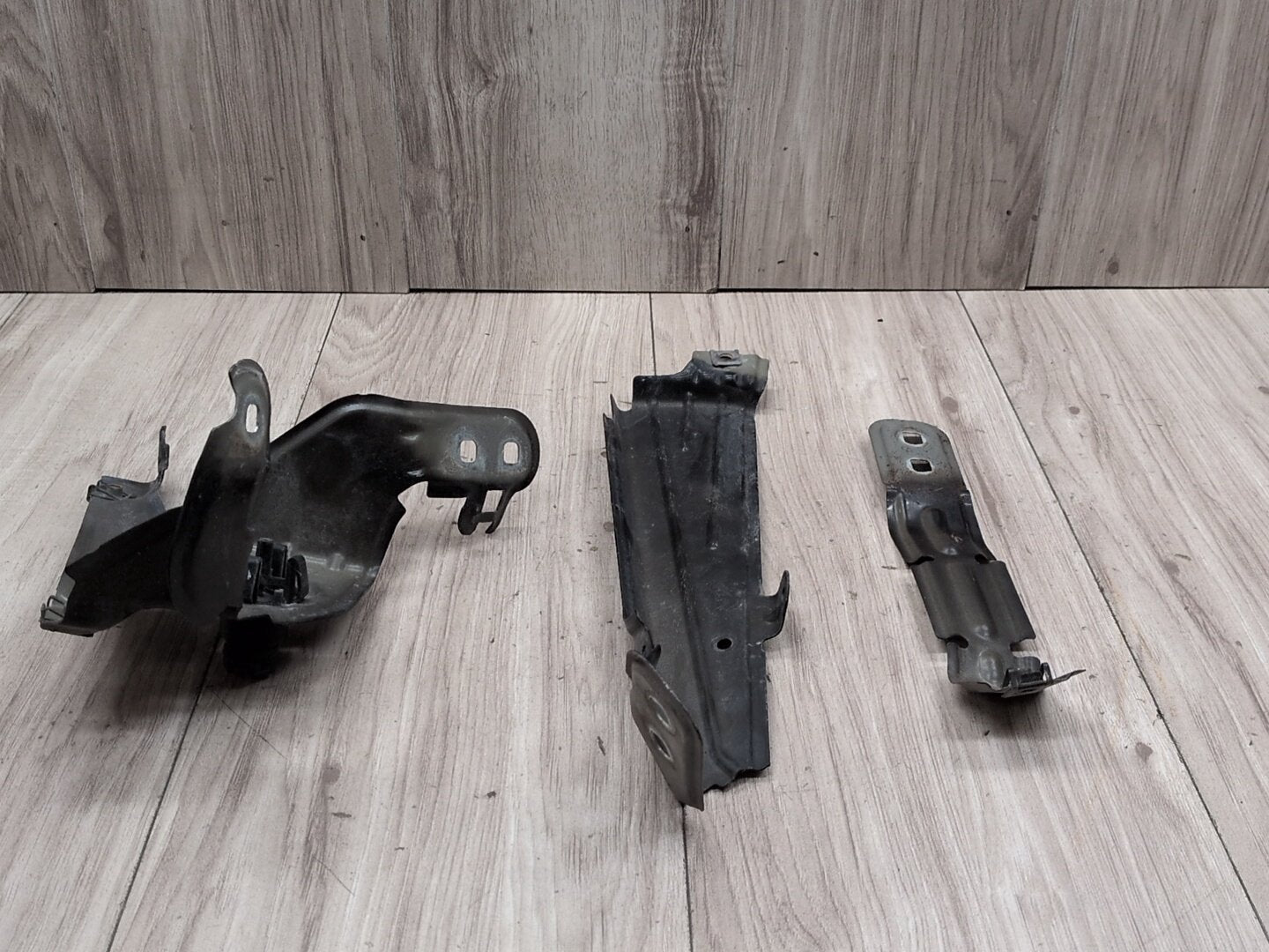 2011 - 2017 BMW X3 F25 Front Right Passenger Fender Brackets SET 7267336 N20B20O0
