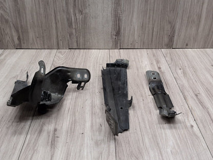 2011 - 2017 BMW X3 F25 Front Right Passenger Fender Brackets SET 7267336 N20B20O0