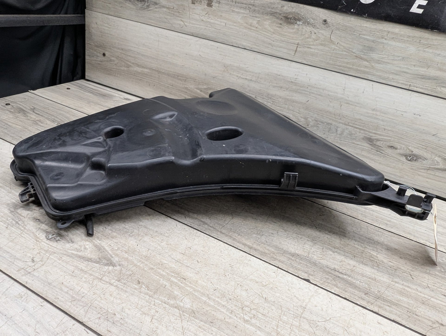 OEM BMW G12 G30 540 M550 750 M760 Windshield Wiper Washer Reservoir Tank Pump