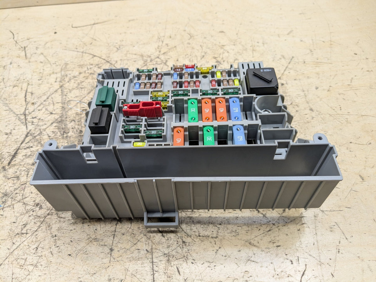 2007-2013 BMW 335i E92 Front Power Distribution Fuse Box 6906622 OEM