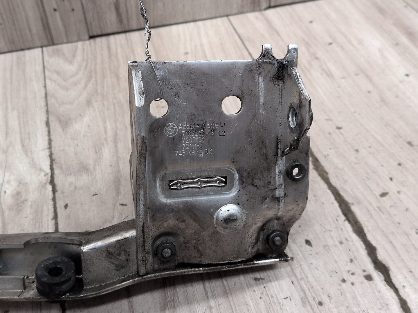 2012-2018 BMW M6 F06 Radiator Lower Mounting Brackets SET 7575247