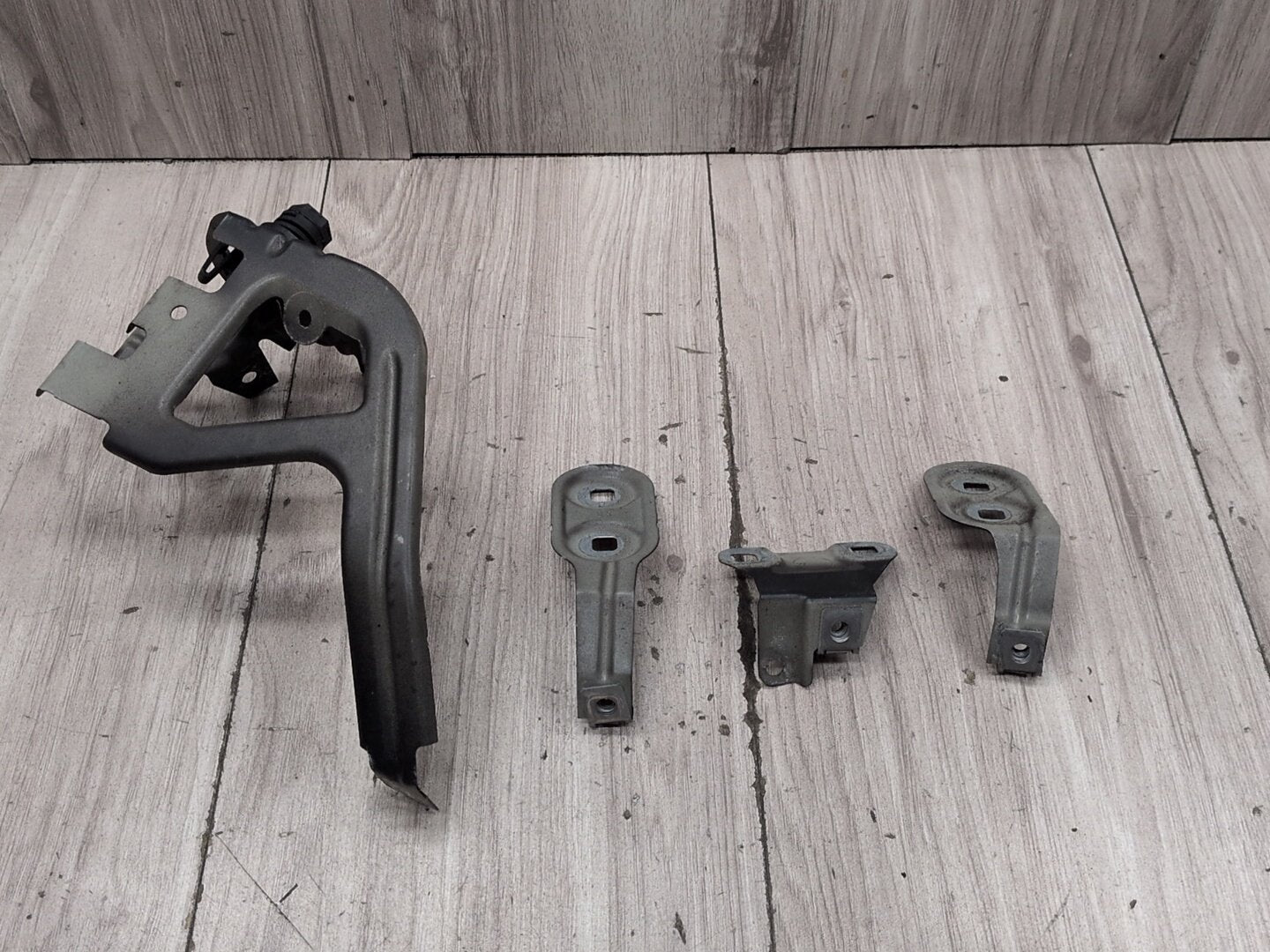 2011 - 2016 BMW 535i F10 Front Right Passenger Fender Brackets SET 7207210 N55B30A