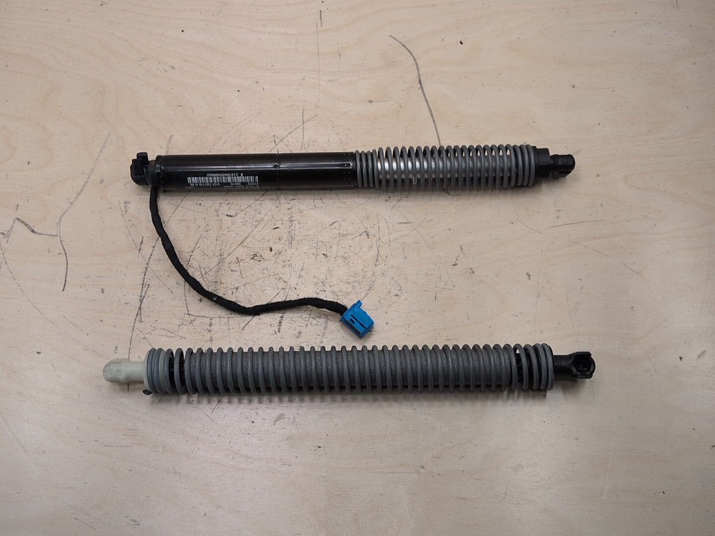 16-19 OEM BMW G12 740 750 M760 Right Passenger Electric Trunk Lid Shock Strut