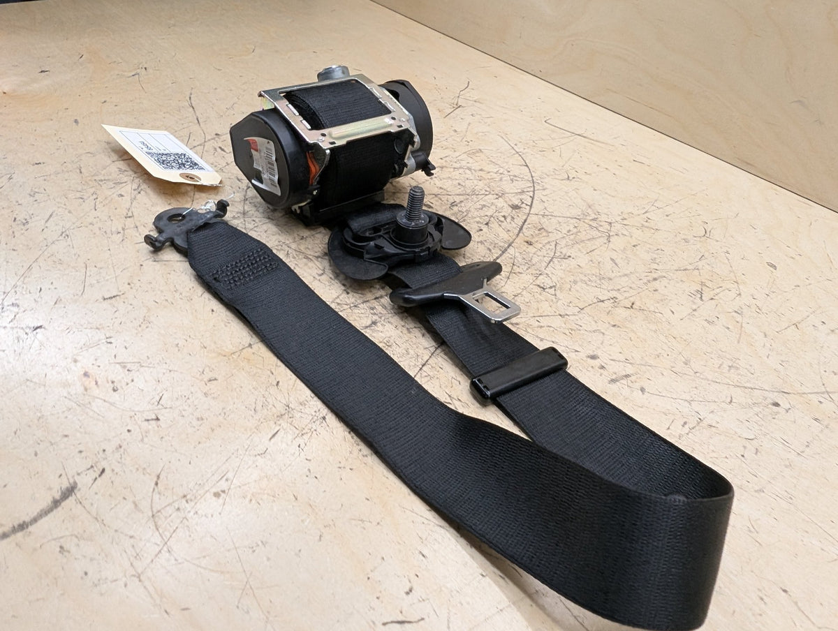13-16 OEM BMW F01 F02 F10 535 740 750 M5 Front Left Driver Side Seatbelt Buckle
