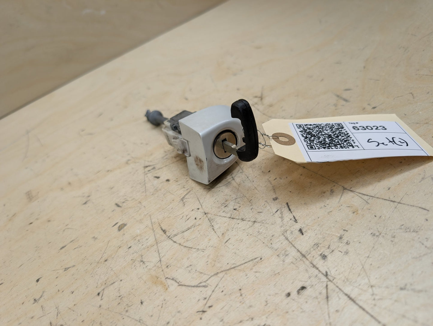 2012-2018 BMW 328i F30 Front Left Driver Key Lock Mechanism w/ Key 7310731