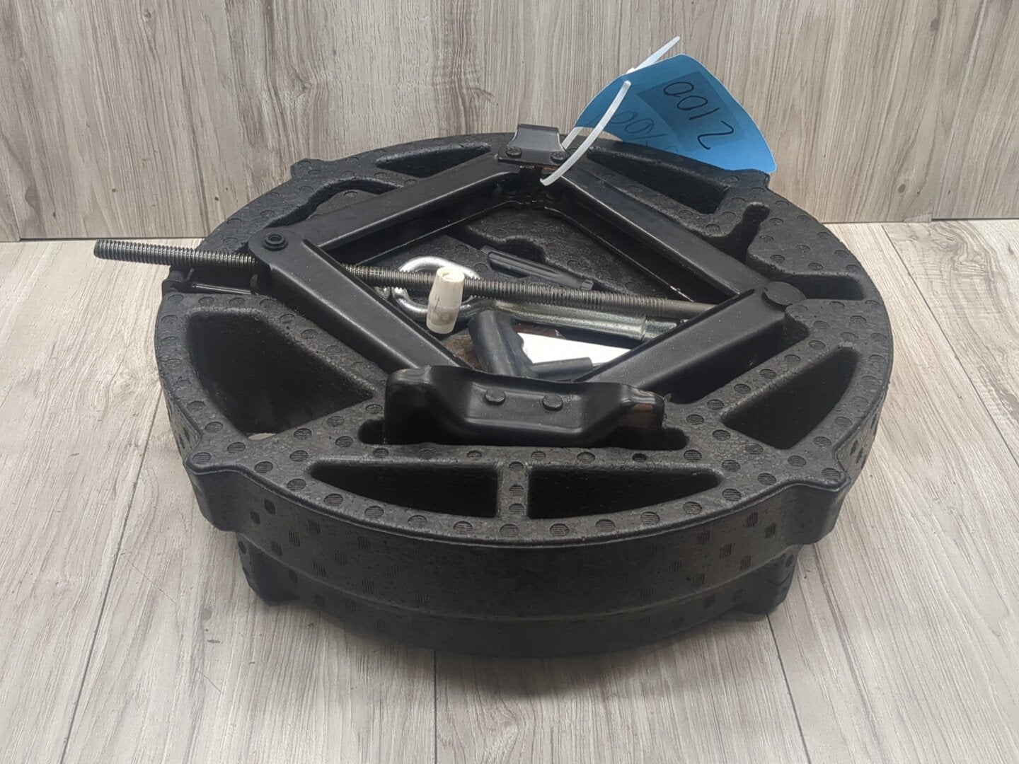 2015 - 2019 BMW X6 F86 Emergency Spare Wheel Rim Tire Tool Kit SET 6754372 S63B44T2
