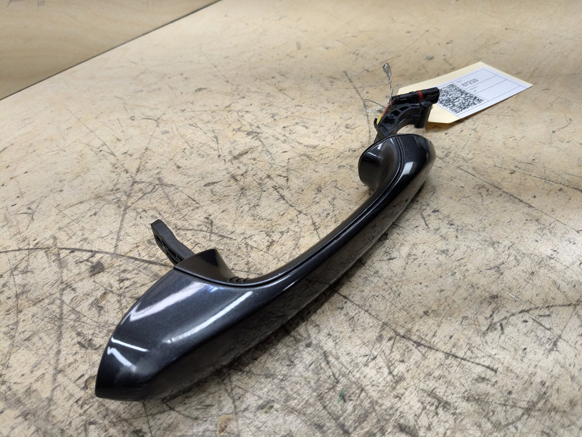 2018-2023 BMW M550i G30 Front or Rear Right Passenger Exterior Door Handle w/ Comfort Access 8492204 OEM