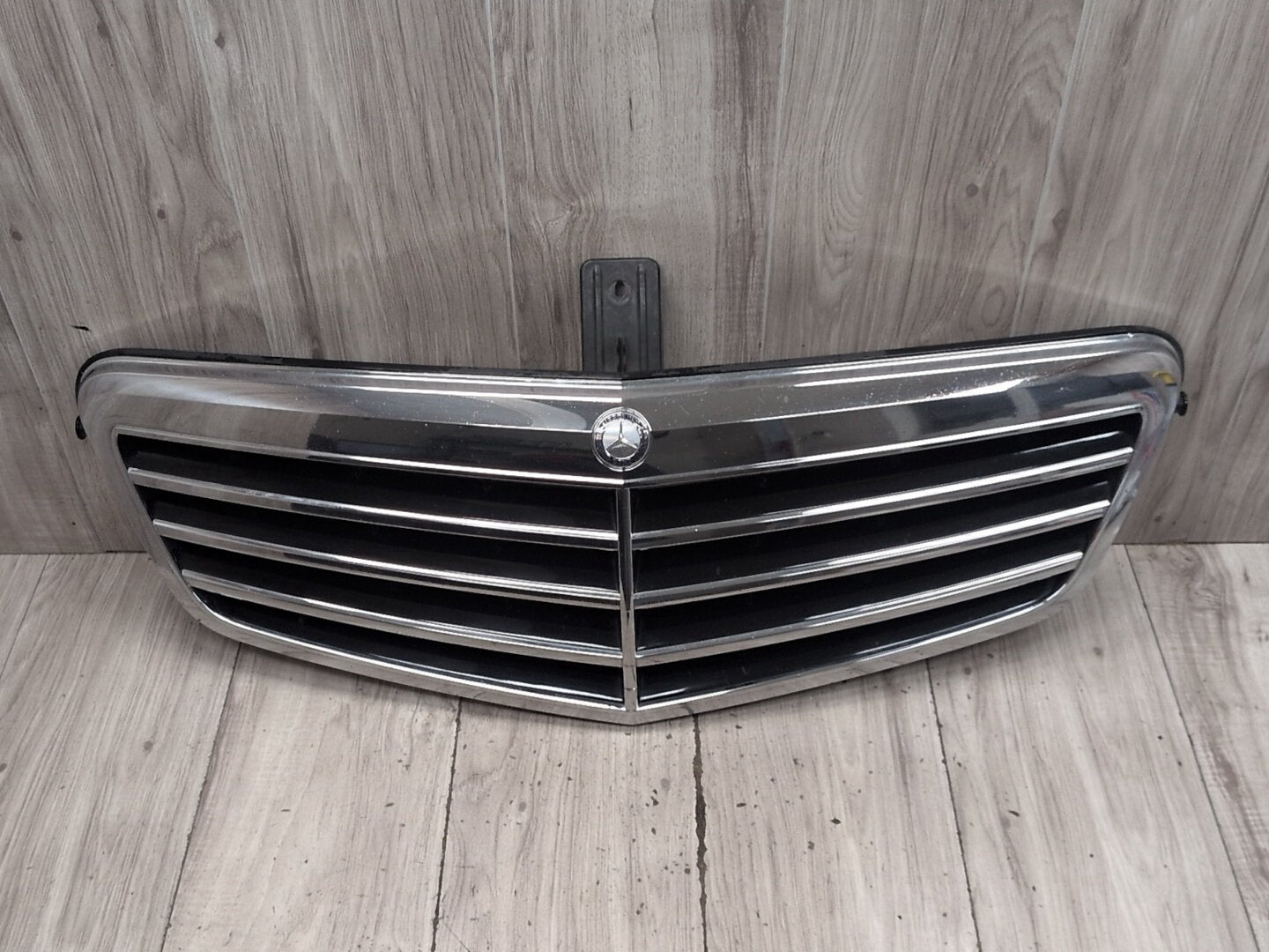 2009-2012 Mercedes-Benz E550 W212 Front Middle Center Bumper Cover Grille A2128800583 OEM