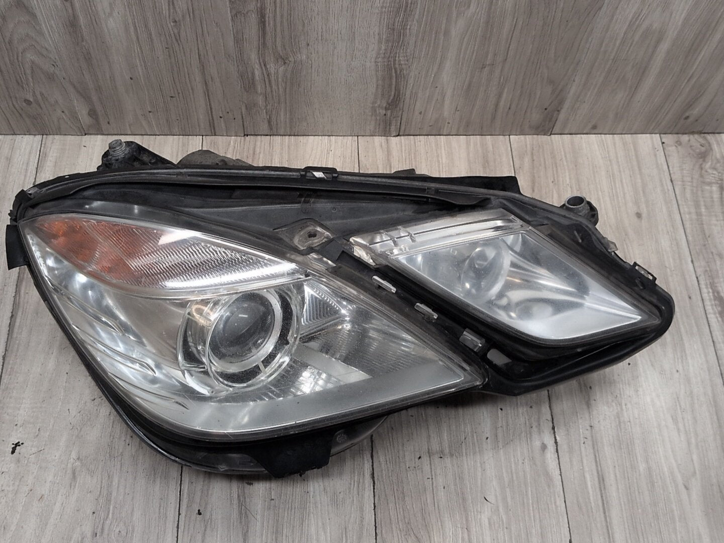 2009-2012 Mercedes-Benz E550 W212 - Front Right Passenger Xenon HID Headlight