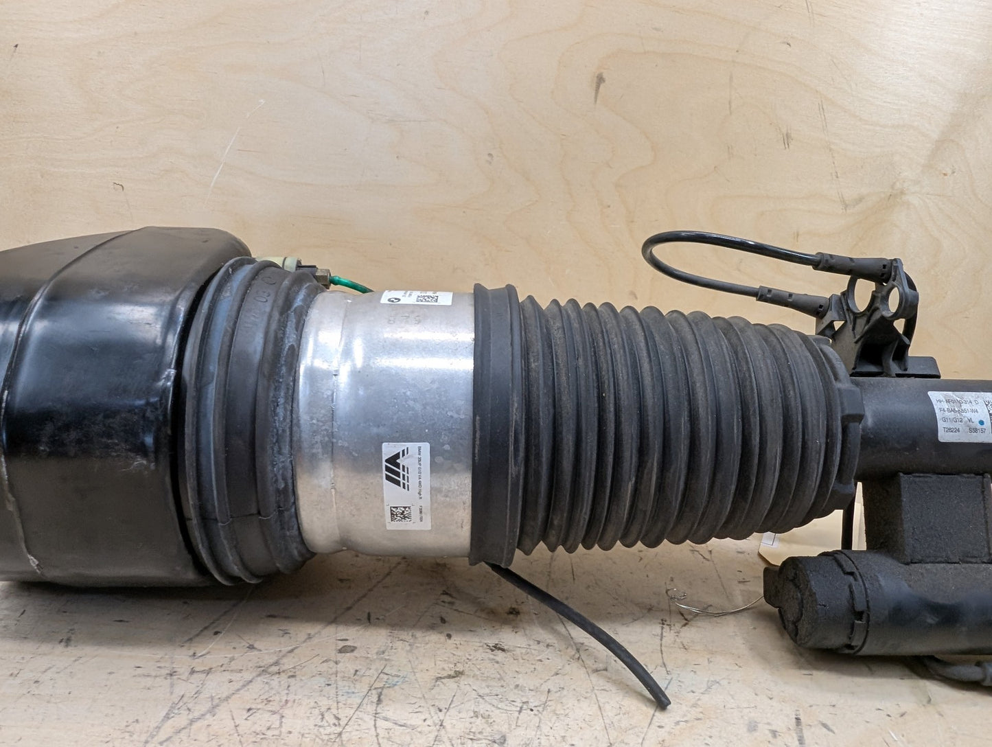 16-21 OEM BMW G12 750 AWD Front Left Driver Air Suspension Strut Shock