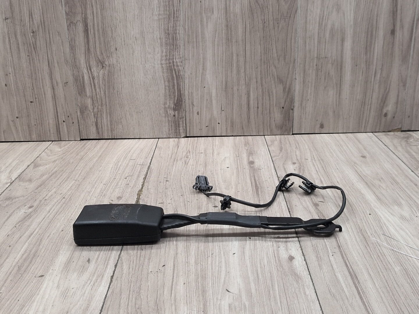 2015-2018 Audi Q3 8U Front Left Driver Seatbelt Seat Belt Buckle 8R0857755M